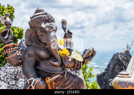 Statue de Ganesha sur le sommet de la montagne Banque D'Images