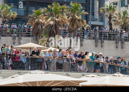 Tel Aviv, Israël. 2 mai, 2017. Bourget sur Yom Ha'atsmaout - jour de l'indépendance - 2 mai 2017, Tel Aviv, Israel Crédit : Michael Jacobs/Alamy Live News Banque D'Images