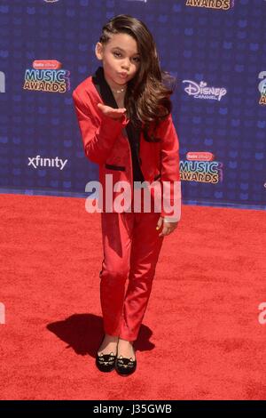Ariana Greenblatt aux arrivées pour Disney Radio Music Awards - Arrivals, Microsoft Theatre, Los Angeles, CA, le 29 avril 2017. Photo par : Priscilla Grant/Everett Collection Banque D'Images