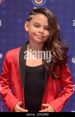Ariana Greenblatt aux arrivées pour Disney Radio Music Awards - Arrivals, Microsoft Theatre, Los Angeles, CA, le 29 avril 2017. Photo par : Priscilla Grant/Everett Collection Banque D'Images