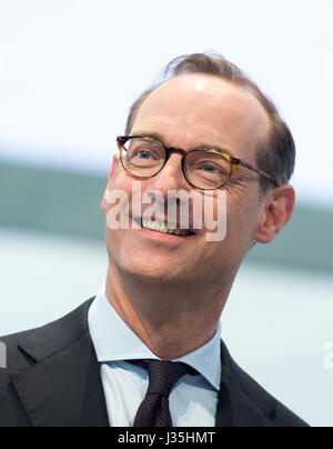 Munich, Allemagne. 3 mai, 2017. Oliver Baete, le directeur général d'Allianz, à la compagnie d'assurance générale de la réunion de Munich, Allemagne, le 3 mai 2017. Photo : Alexander Heinl/dpa/Alamy Live News Banque D'Images