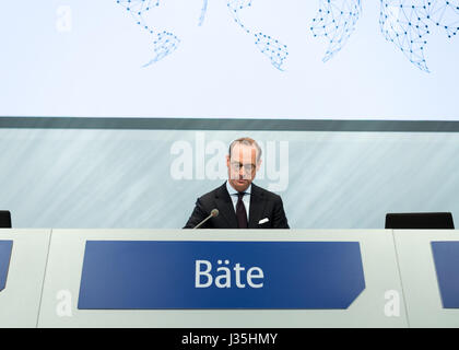 Munich, Allemagne. 3 mai, 2017. Oliver Baete, le directeur général d'Allianz, à la compagnie d'assurance générale de la réunion de Munich, Allemagne, le 3 mai 2017. Photo : Alexander Heinl/dpa/Alamy Live News Banque D'Images