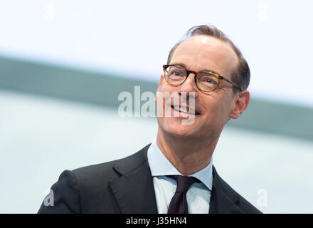 Munich, Allemagne. 3 mai, 2017. Oliver Baete, le directeur général d'Allianz, à la compagnie d'assurance générale de la réunion de Munich, Allemagne, le 3 mai 2017. Photo : Alexander Heinl/dpa/Alamy Live News Banque D'Images