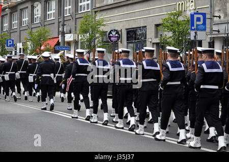 Gdynia, Pologne ; 3 mai 2017 ; les soldats marchant dans la rue principale, les soldats de marine polonaise, Constitution Day Parade à Gdynia, Marie-José Bab Kamenska/Alamy live news Banque D'Images