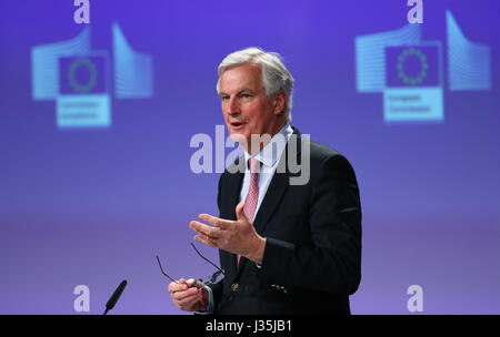 Bruxelles, Belgique. 3 mai, 2017. Le chef de l'Union européenne Michel Barnier négociateur Brexit parle au cours d'une conférence de presse au siège de l'UE à Bruxelles, Belgique, le 3 mai 2017. Credit : Gong Bing/Xinhua/Alamy Live News Banque D'Images