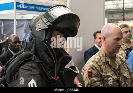 Londres 3 mai 2017 démonstration de destruction de bombes de l'armée britannique à la Counter Terror Expo, Londres crédit : Ian Davidson/Alamy Live News Banque D'Images