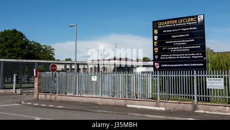 Strasbourg, France. 06Th Mai, 2017. L'extérieur tourné montrant le Leclerc district de la caserne du 291e Bataillon d'infanterie des Forces armées allemandes à Illkirch près de Strasbourg, France, 03 mai 2017. La terreur suspect Lieutenant Franco A. était basé là-bas. Le ministre allemand de la défense, Ursula von der Leyen (pas sur la photo) s'est rendue à la caserne le jour même. Photo : Patrick Seeger/dpa/Alamy Live News Banque D'Images