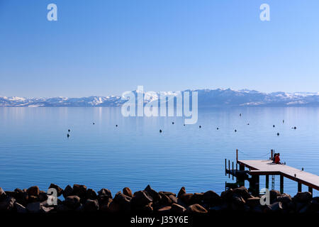 Jetée du lac Tahoe, à la fin de l'hiver. Banque D'Images