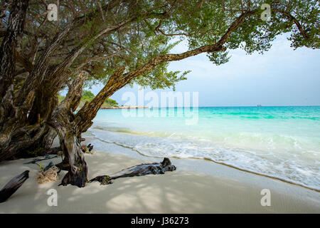 Belle plage de Ao Wai Koh Samed Le parc national de la mer dans la province de Rayong en Thaïlande de l'Est Banque D'Images