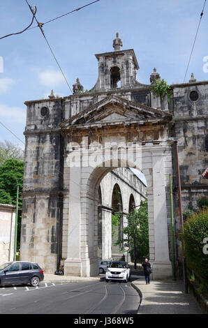 Lisbonne, de triomphe, d'Aguas Livres, l'aqueduc de l'eau potable pure Banque D'Images