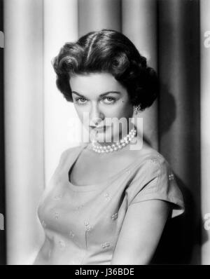 Joan Bennett (1910-1990) est une actrice américaine. Il est interdit de reproduire la photo hors contexte de la promotion du film. Il doit être porté au crédit de l'entreprise de film et/ou le photographe attribué par ou autorisé par/admis sur l'ensemble de l'entreprise cinématographique. Limitée à un usage éditorial. Photo12 n'accorde pas le droit à l'image des personnes représentées. Banque D'Images