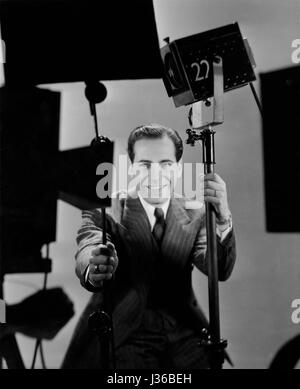 Humphrey Bogart (1899-1957) acteur américain. Warner Bros & Vitaphone Photos. Il est interdit de reproduire la photo hors contexte de la promotion du film. Il doit être porté au crédit de l'entreprise de film et/ou le photographe attribué par ou autorisé par/admis sur l'ensemble de l'entreprise cinématographique. Limitée à un usage éditorial. Photo12 n'accorde pas le droit à l'image des personnes représentées. Banque D'Images