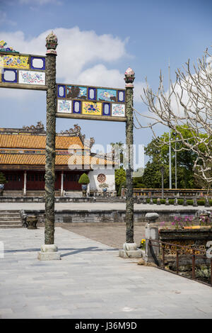 HUE, VIETNAM - 19 février 2017 : Détail du Palais Royal à Hue, Vietnam. Ville Impériale de Hue est un site du patrimoine mondial de l'Unesco depuis 1993. Banque D'Images