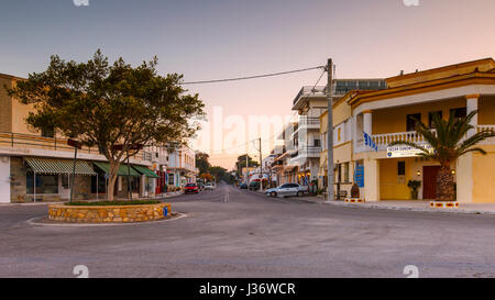 Port sur l'île de Leros Lakki en Grèce tôt le matin. Banque D'Images