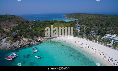 Vue aérienne de racha Island Harbour mer Andaman du sud de la Thaïlande Phuket Banque D'Images