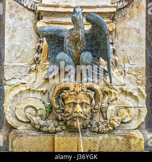 Fontaine ornementale, à St George's Square, La Valette, Malte Banque D'Images