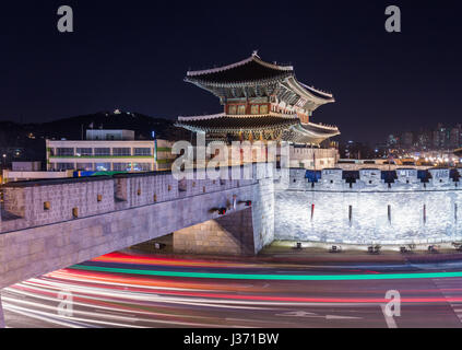 Forteresse de Hwaseong, architecture traditionnelle de Corée à Suwon, Corée du Sud Banque D'Images