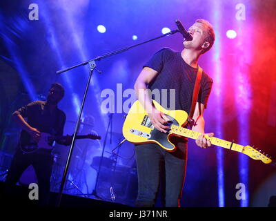 Giessen, ALLEMAGNE. 25 août, 2016. Joris, auteur-compositeur allemand, vrai nom Joris Ramon Buchholz, concert d'ouverture à Gießener Kultursommer 2016, Klosterruine Schiffenberg/Giessen/Allemagne --- Fotocredit : Christian Lademann Banque D'Images