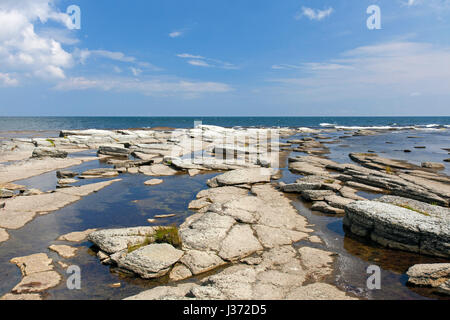 Gislövshammar, rochers calcaires dans la côte le long de la côte de la mer Baltique à Österlen, Skane / Scania, Suède Banque D'Images