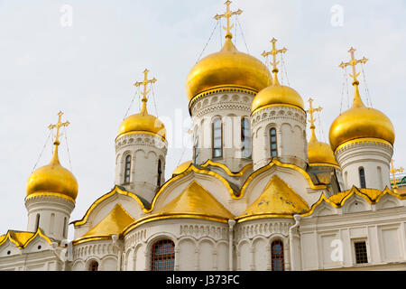 Les dômes de la cathédrale de l'Annonciation, le Kremlin, Moscou, Fédération de Russie Banque D'Images