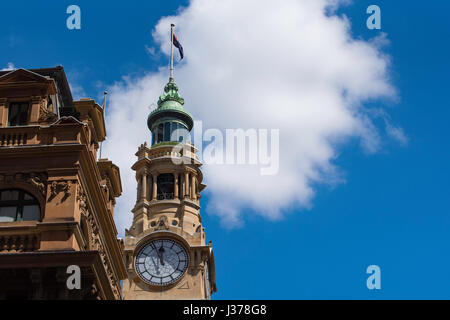 Jusqu'à à Sydney, le GPO tour de l'horloge et dernier étage à Martin Place. C'est le point où toutes les distances sont mesurées à partir de Sydney Banque D'Images