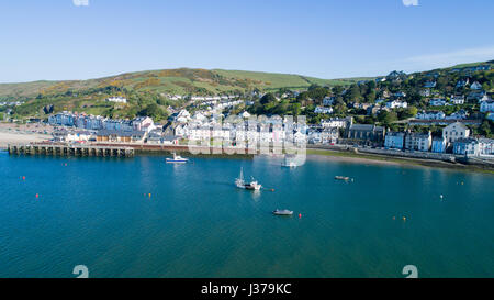 Photographie aérienne du village de Aberdovey / Aberdyfi et l'estuaire Dyfi / Dovey Banque D'Images