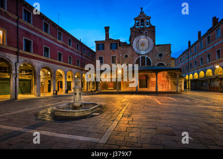 San Giacomo di Rialto Square et église du matin, Venise, Italie Banque D'Images