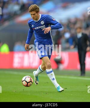 MARCOS ALONSO DE CHELSEA CHELSEA V Tottenham Hotspur WEMBLEY Londres Angleterre 22 Avril 2017 Banque D'Images