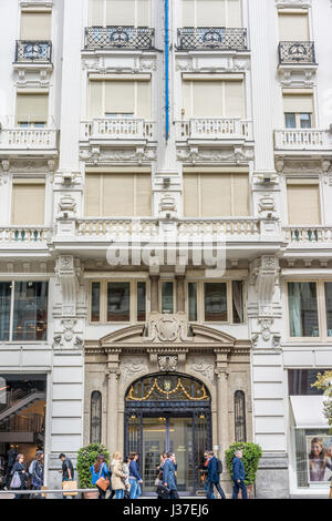 Madrid, Espagne. 21 mars, 2017. Entrée de l'Hôtel Atlantico, situé dans la Gran Via. Construit en 1923 par l'architecte Joaquin Saldana Banque D'Images