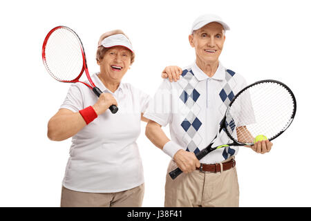 Les joueurs de tennis âgés regardant la caméra et smiling isolé sur fond blanc Banque D'Images