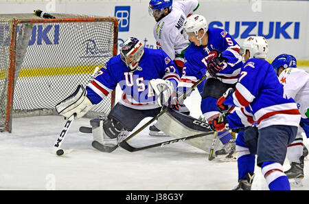 Milan, Italie, le 02 mai 2017 : match amical de hockey sur glace de l'Italie contre l'USA. Banque D'Images