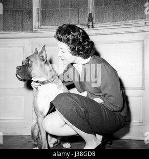 L'actrice française Micheline Presle à la maison. c.1953 Photo Georges Rétif de la Breton Banque D'Images