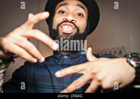 Portrait d'un beau jeune homme Banque D'Images