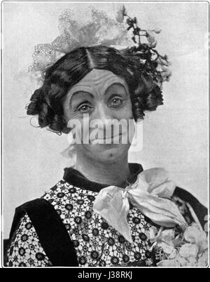 Dan Leno, né George Wild Galvin, était un comédien de Music-hall anglais et un acteur de théâtre musical. En 1903, il enregistre The Robin, un sketch qu'il a joué pour la première fois en 1899, mettant en valeur son style comique unique et ses contributions théâtrales. Banque D'Images