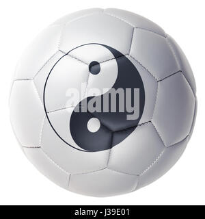 Yin et Yang en parfaite harmonie superposée sur un football traditionnel. Banque D'Images