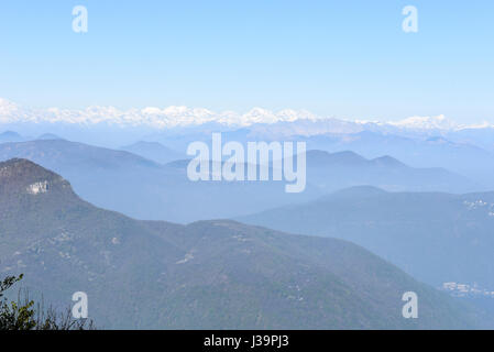 Vue depuis le Monte Generoso à Lugano et son lac en Suisse Banque D'Images