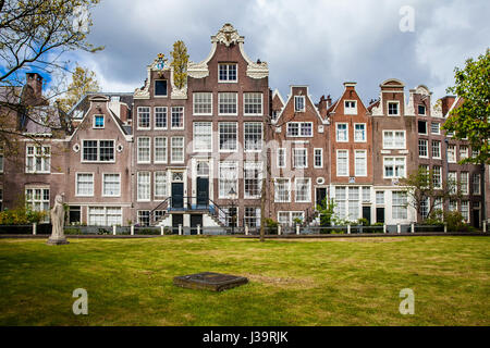 Begijnhof maisons et jardin à Amsterdam, Pays-Bas Banque D'Images