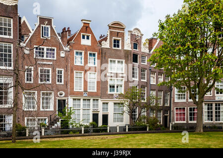 Begijnhof maisons et jardin à Amsterdam, Pays-Bas Banque D'Images