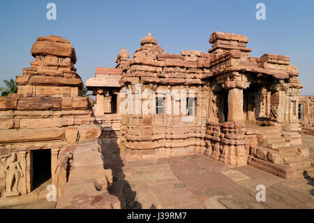 Ruines de l'ancien temple hindou de près de Pattadakal Badami, UNESCO World Heritage Site, Karnataka, Inde Banque D'Images