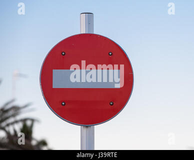 Stop rouge à Minorque, Espagne (espagnol road sign) Banque D'Images