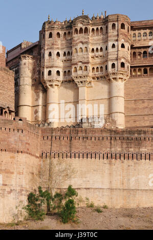 Fort majestueux maharaja de Jodphur sur la colline près de la ville de Jodphur en Inde. Rajasthan Banque D'Images