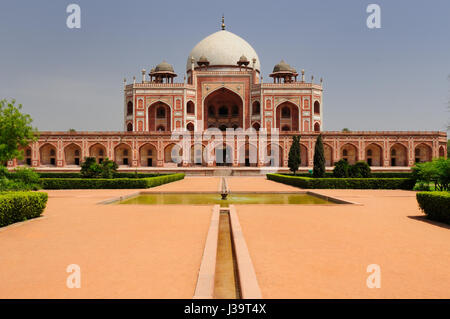 Tombe de Humayun à Delhi est un brillant exemple d'architecture moghole, Uttar Pradesh, Inde Banque D'Images