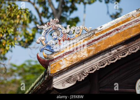 Toit décoratif se termine, ville impériale (Imperial Citadel), Hue, Vietnam Banque D'Images