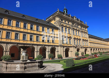 Deutschland, Unterfranken, in der Altstadt von Wuerzburg, im Innenhof des Juliussspitals Banque D'Images