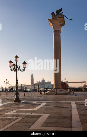 Piazza San Marco et Lion ailé Colonne dans la matinée, Venise, Italie Banque D'Images