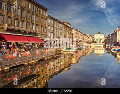 Bénéficiant d'une belle journée à Trieste Banque D'Images