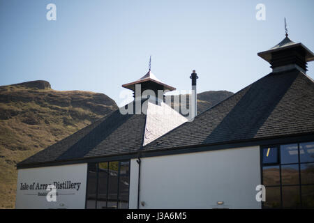 La distillerie de whisky de l'île d'Arran, à Lochranza, sur l'île d'Arran, Ecosse, le 3 mai 2017. Banque D'Images