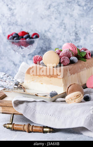 Trois couches de gâteau à la crème glace Banque D'Images