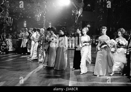'''Madame'' Boule à la Bayerischer Hof à Munich, 1963' Banque D'Images