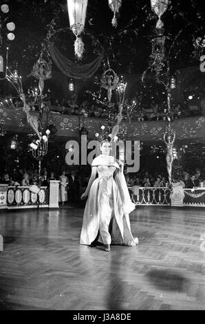 '''Madame'' Boule à la Bayerischer Hof à Munich, 1963' Banque D'Images